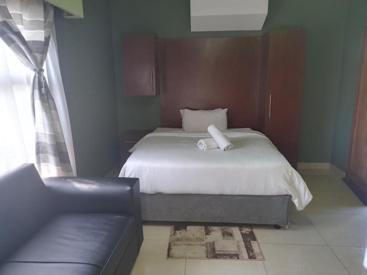 Wise Bird Guest House Roodepoort Exterior foto